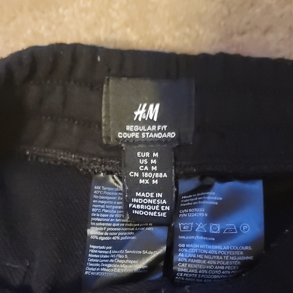 H&M Black Athletic Shorts for Men - Picture 2 of 4